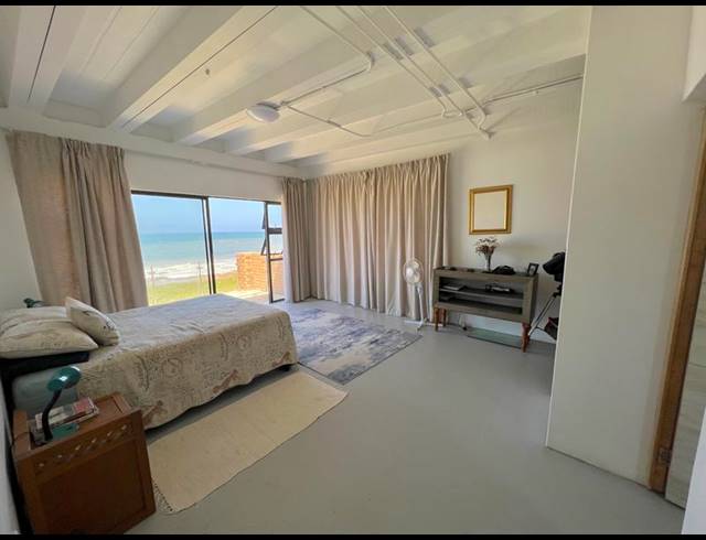 5 BEDROOM HOUSE FOR SALE IN UVONGO BEACH